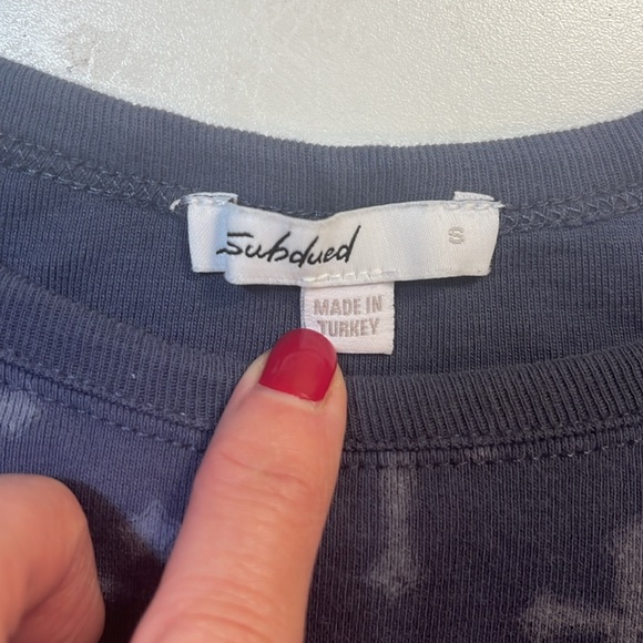 VGUC: subdued cropped tank top - Picture 7 of 12